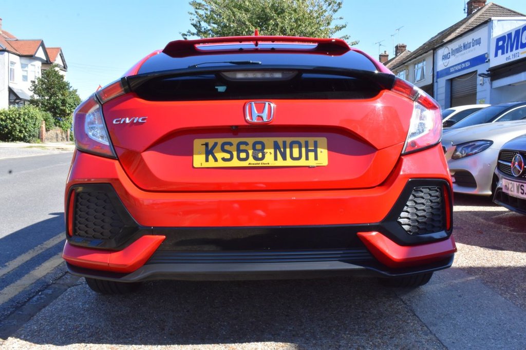 Used Honda Civic 2018 for sale - 76400169: Photo 8