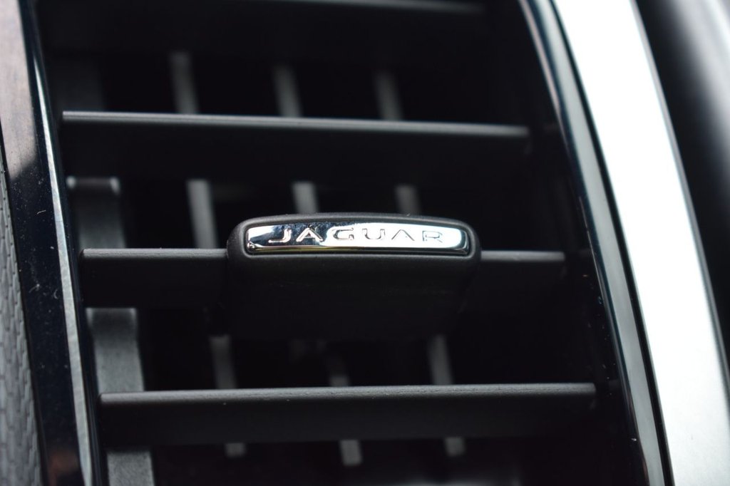 Used Jaguar F-Type 2019 for sale - 77855588: Photo 35