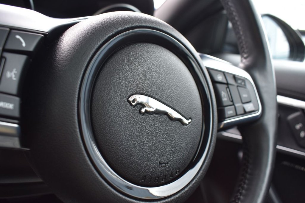 Used Jaguar F-Type 2019 for sale - 77855588: Photo 41