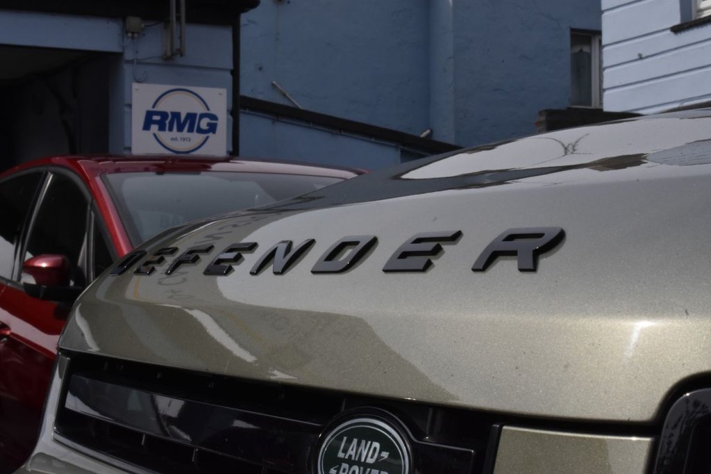 Used Land Rover Defender 2021 for sale - 76400141: Photo 12