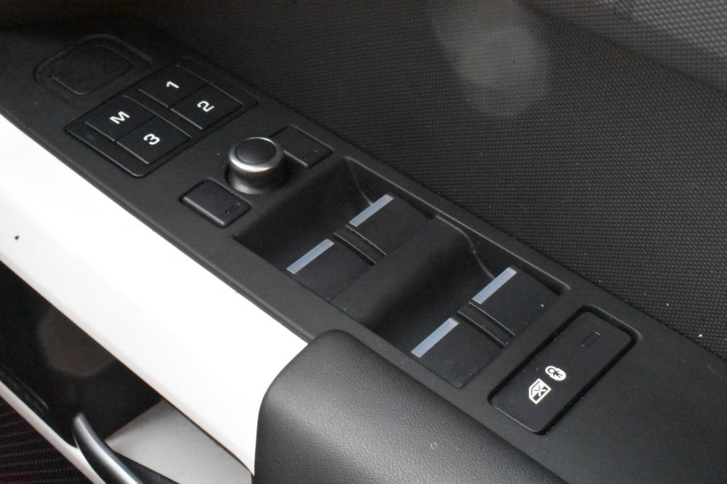 Used Land Rover Defender 2021 for sale - 76400141: Photo 40