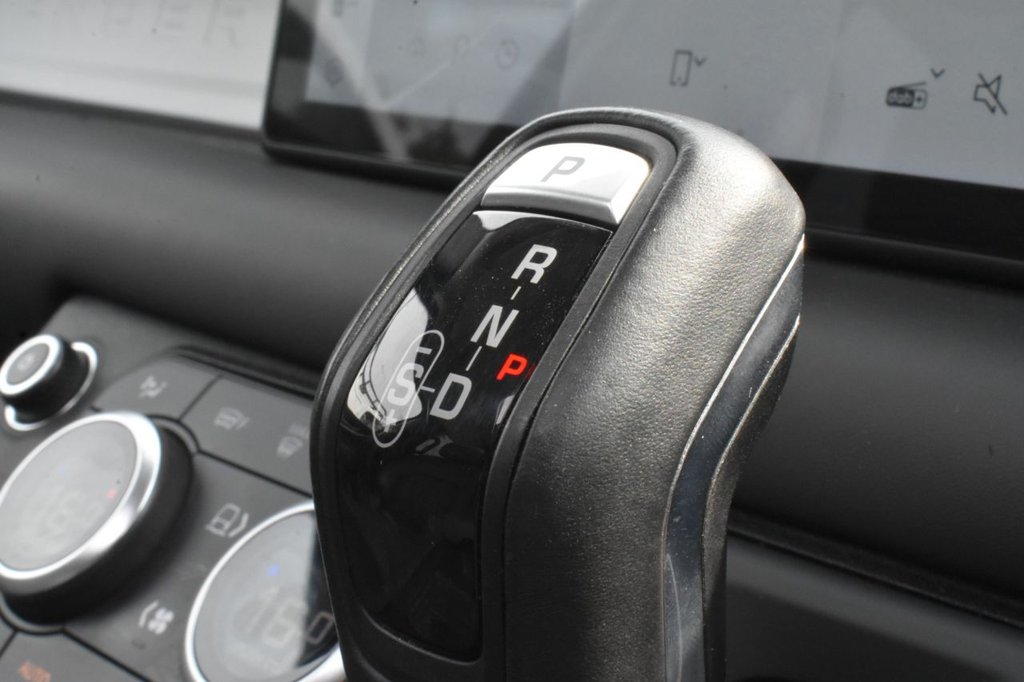 Used Land Rover Defender 2021 for sale - 76400141: Photo 44