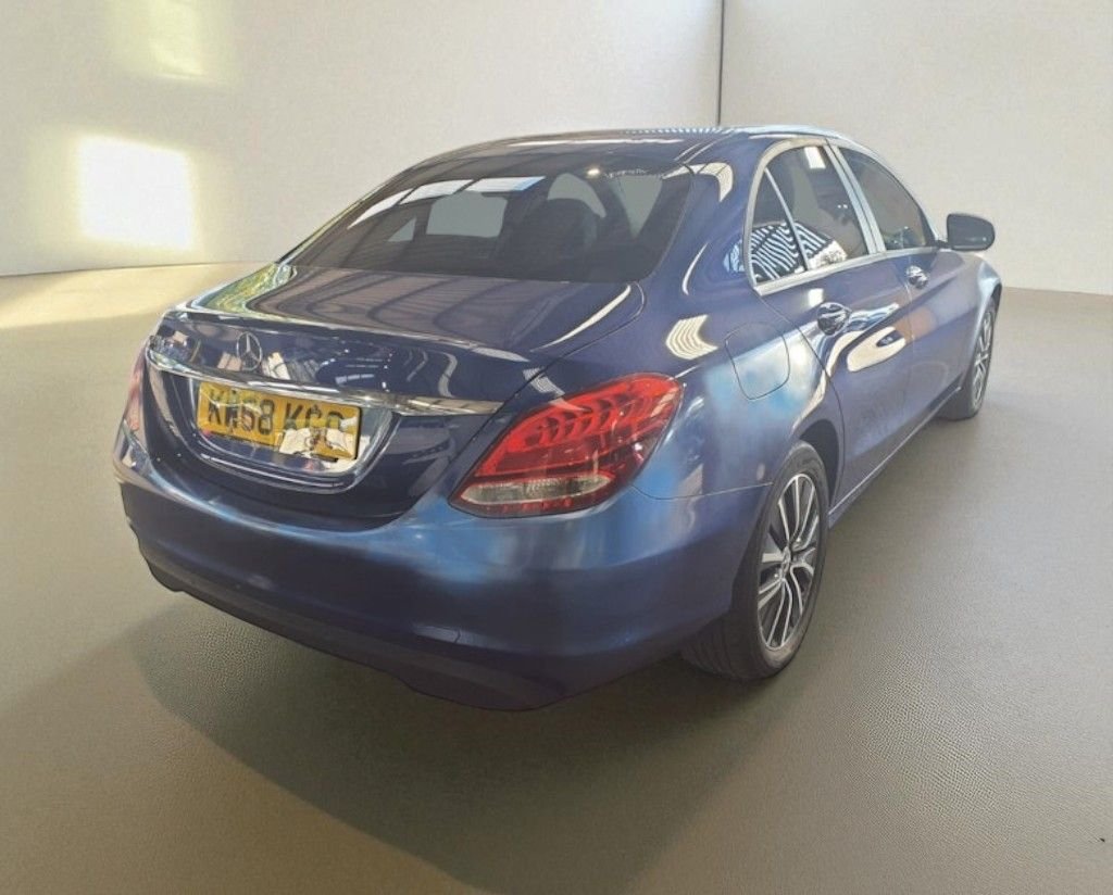 Used Mercedes-Benz C Class 2018 for sale - 76520572: Photo 8