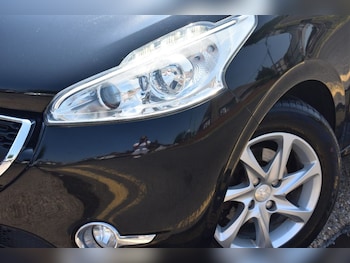 Used Peugeot 208 2014 for sale - 79009325: Photo