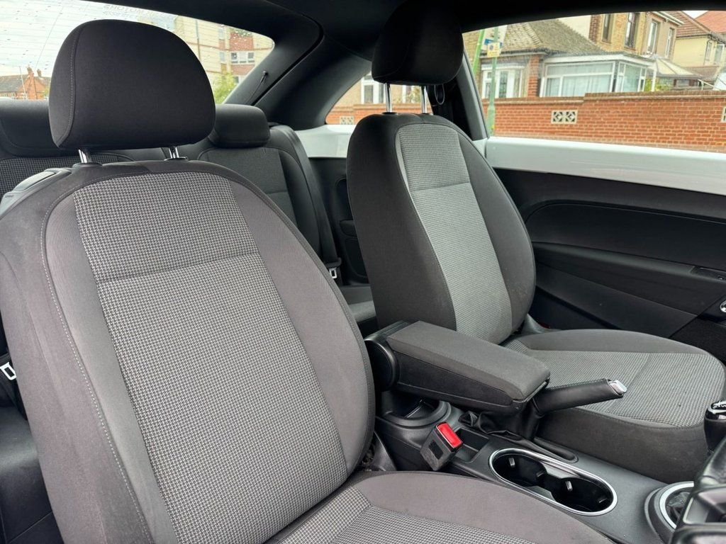 Used Volkswagen Beetle 2015 for sale - 76400174: Photo 24