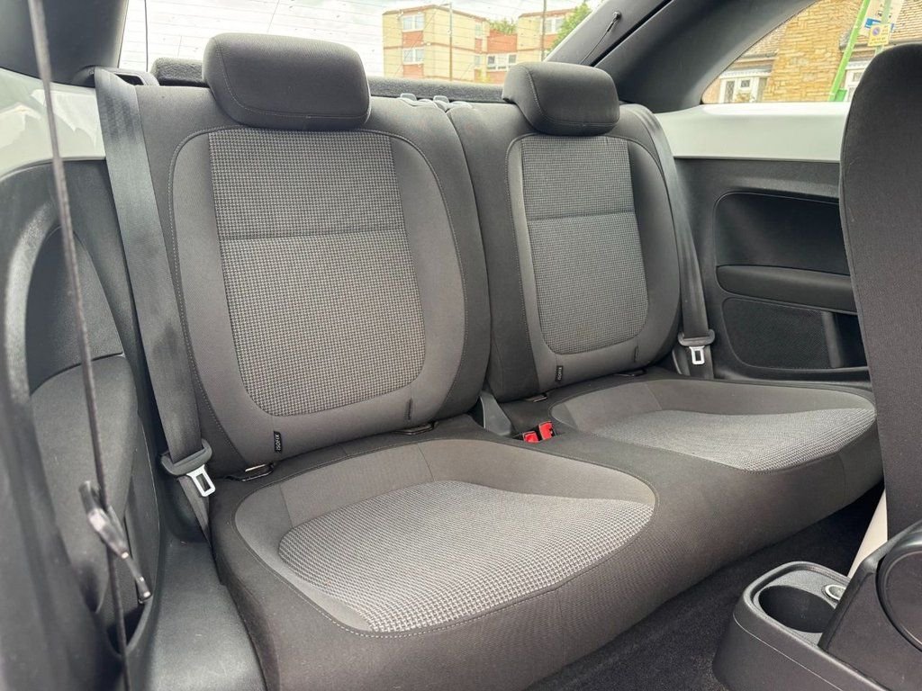 Used Volkswagen Beetle 2015 for sale - 76400174: Photo 25