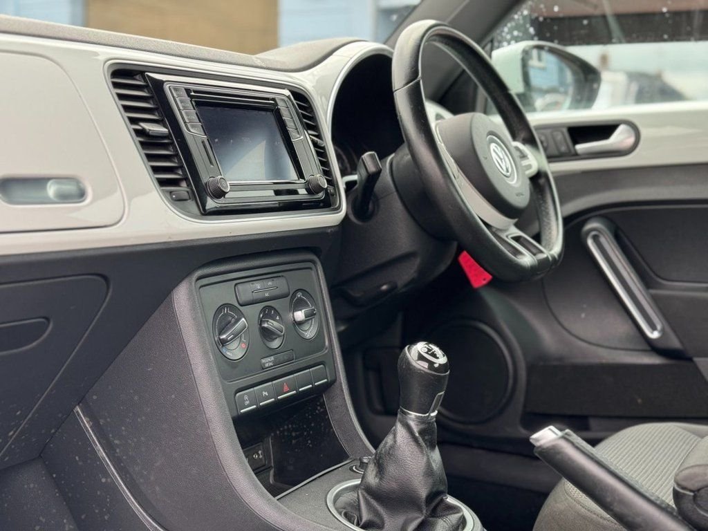 Used Volkswagen Beetle 2015 for sale - 76400174: Photo 32