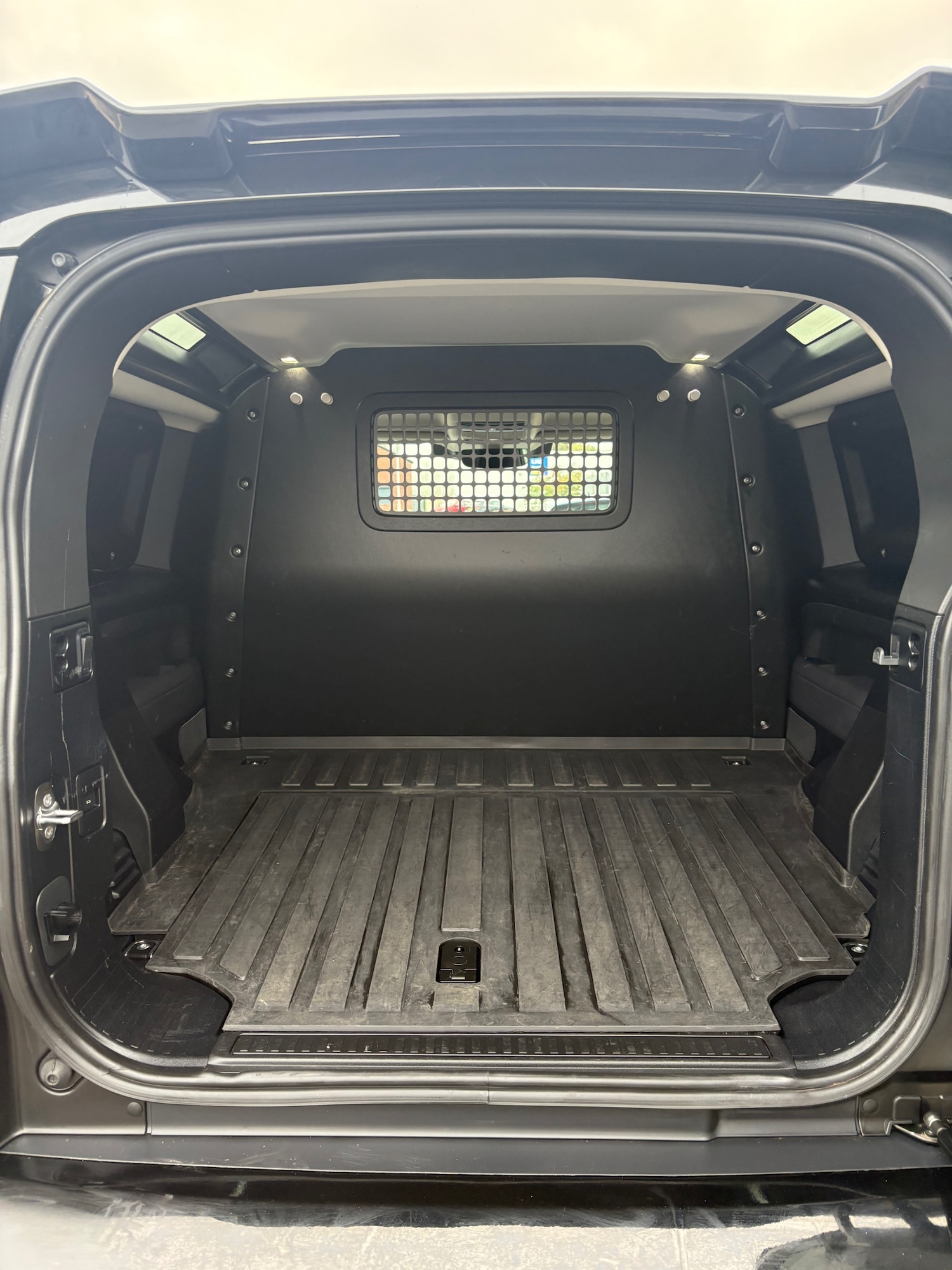 Used Land Rover Defender 2022 for sale - 76262698: Photo 13