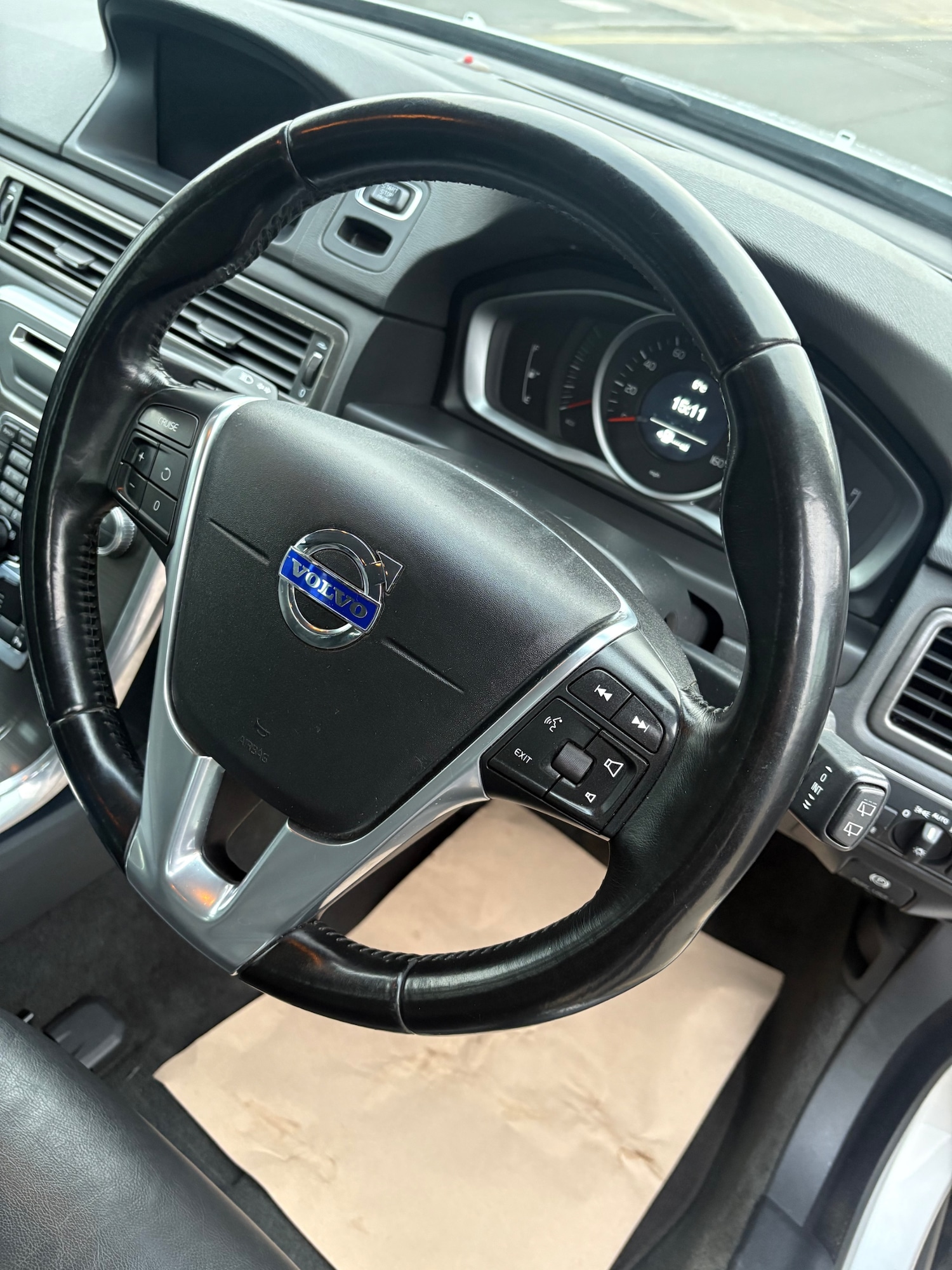 Used Volvo XC70 2014 for sale - 77065887: Photo 14