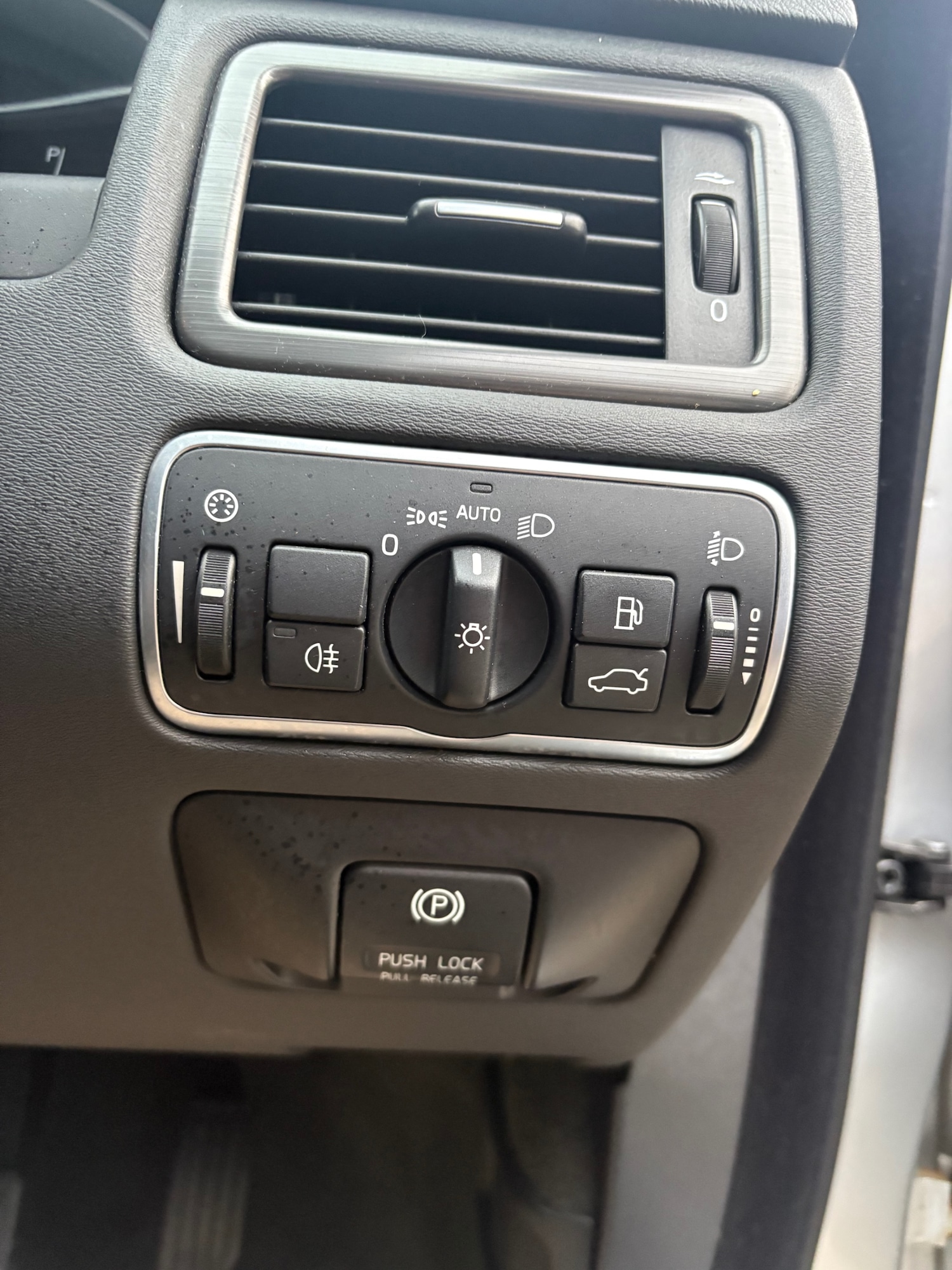 Used Volvo XC70 2014 for sale - 77065887: Photo 16