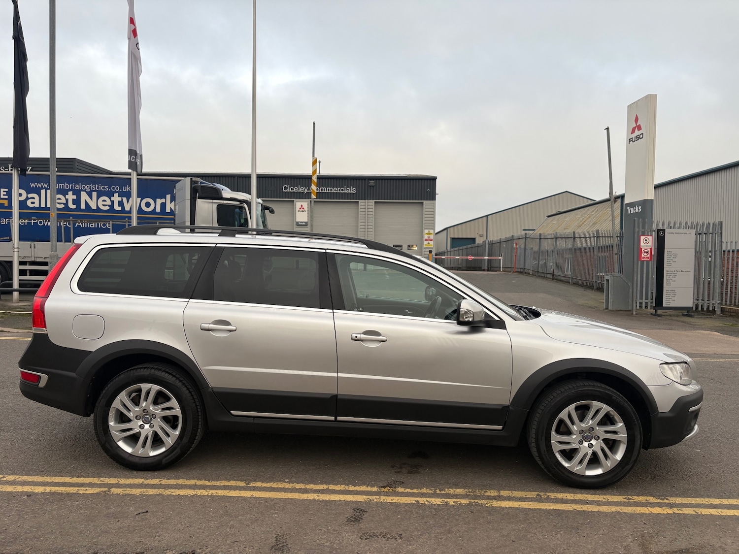 Used Volvo XC70 2014 for sale - 77065887: Photo 2