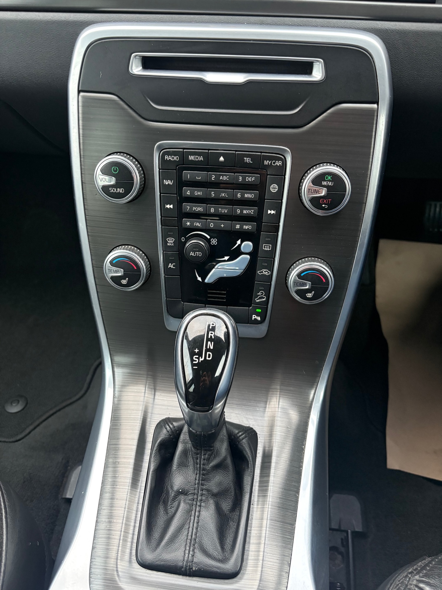 Used Volvo XC70 2014 for sale - 77065887: Photo 25