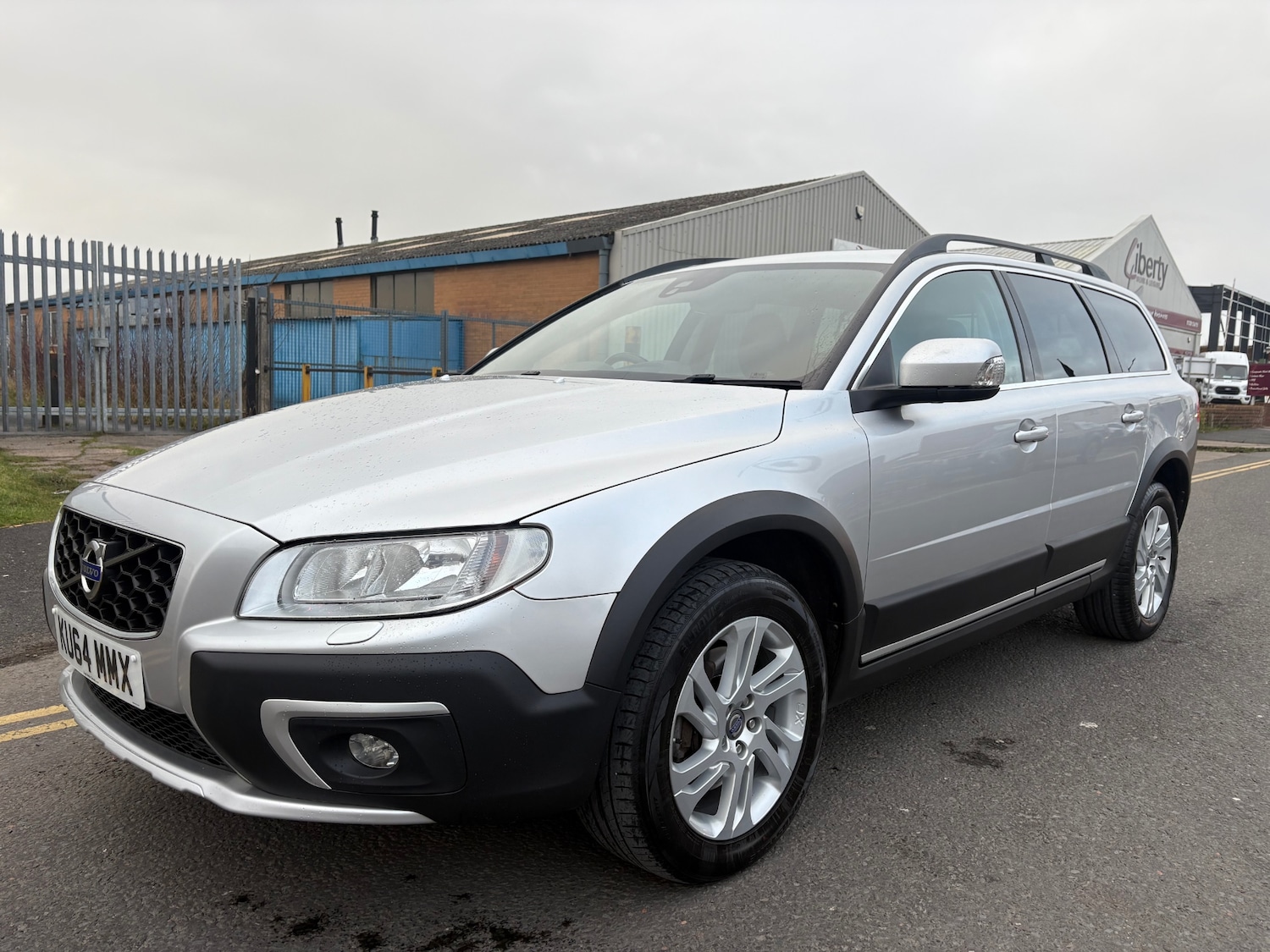 Used Volvo XC70 2014 for sale - 77065887: Photo 6