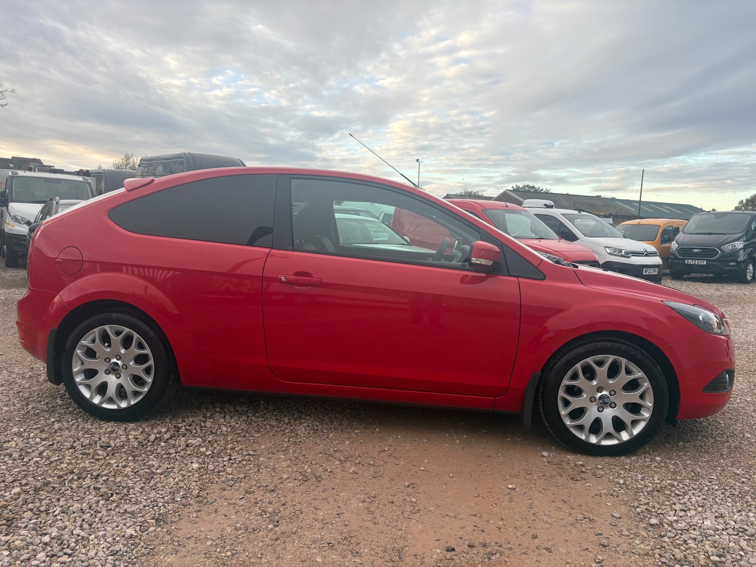 Used Ford Focus 2010 for sale - 76391141: Photo 3