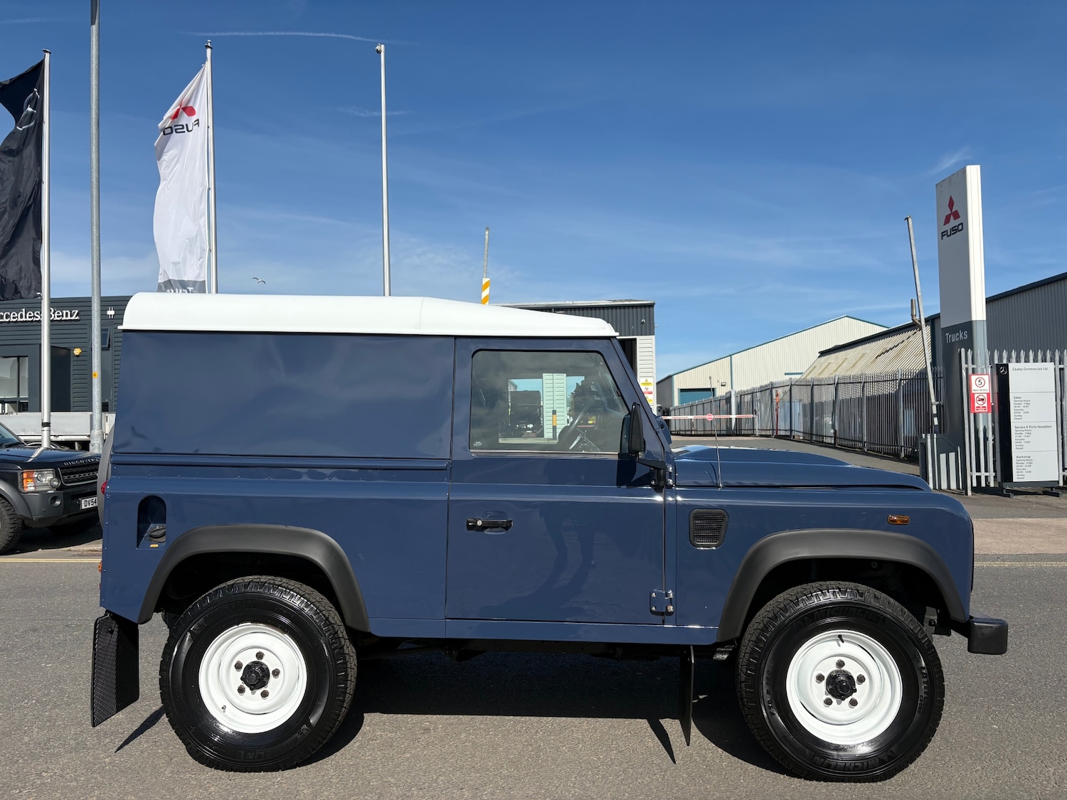 Used Land Rover Defender 2013 for sale - 78175924: Photo 2