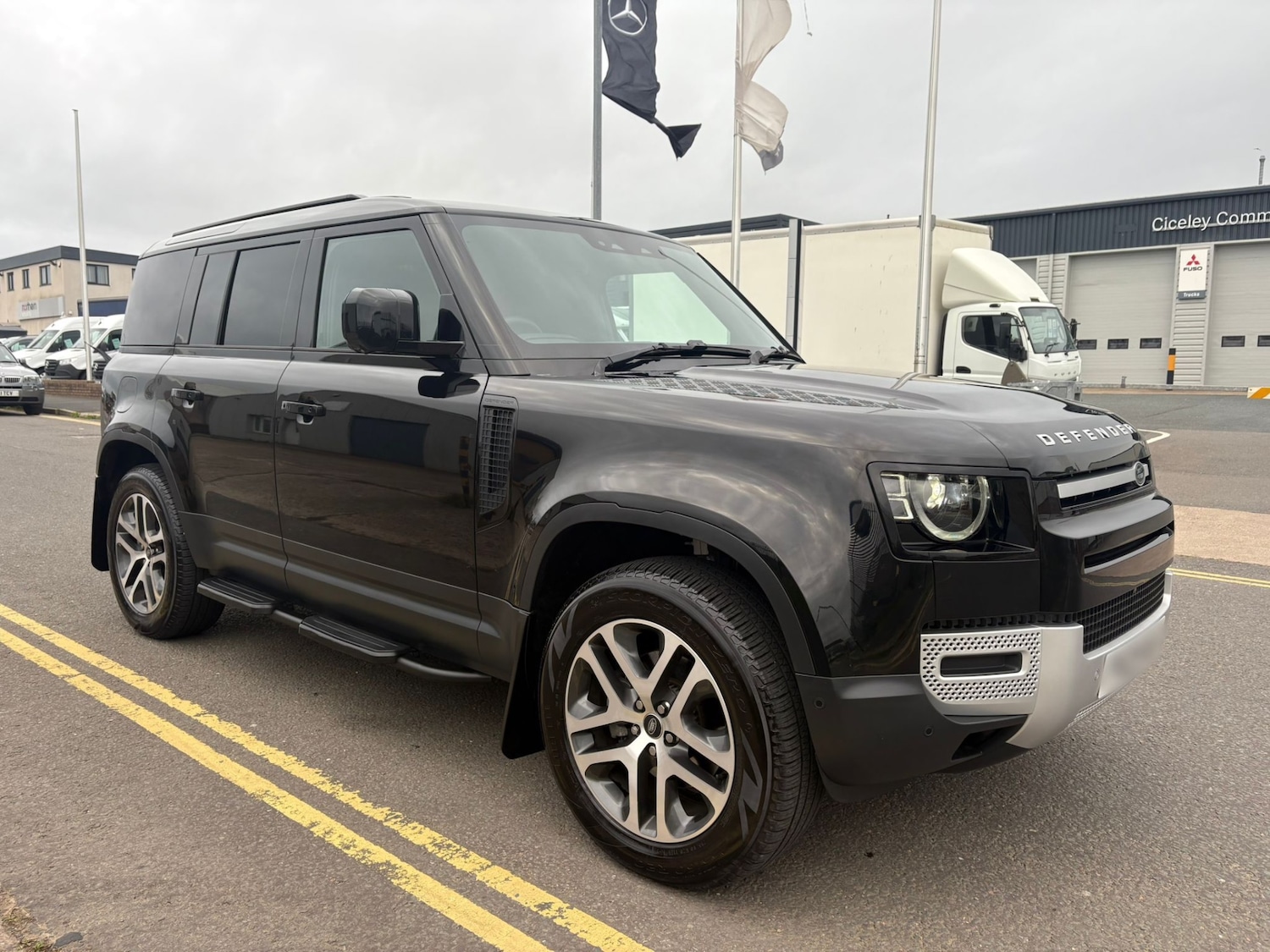 Used Land Rover Defender 2025 for sale - 76187381: Photo 1