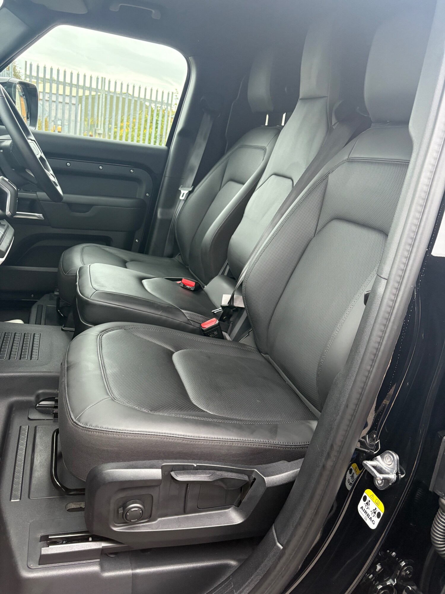 Used Land Rover Defender 2025 for sale - 76187381: Photo 12