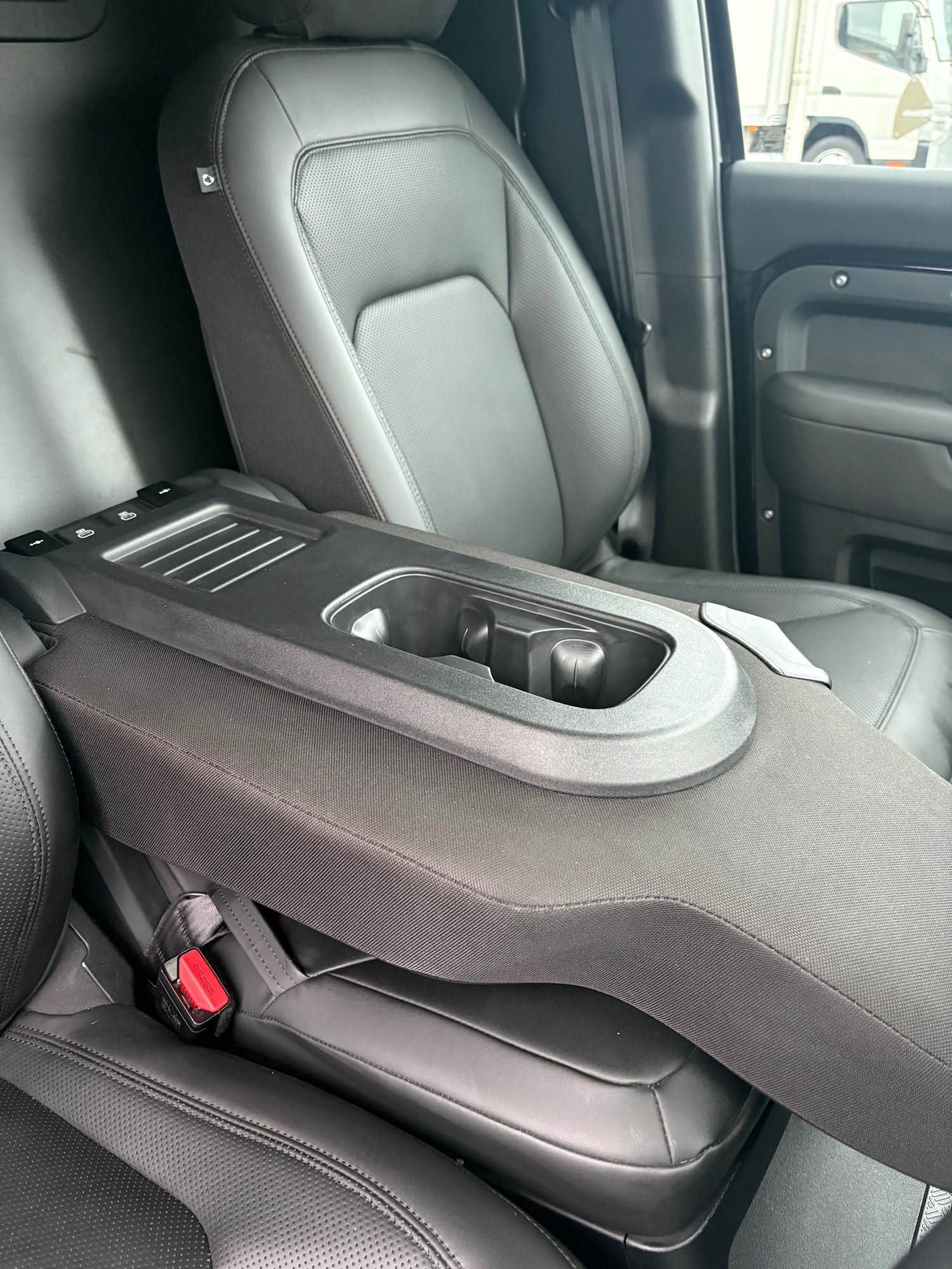 Used Land Rover Defender 2025 for sale - 76187381: Photo 13