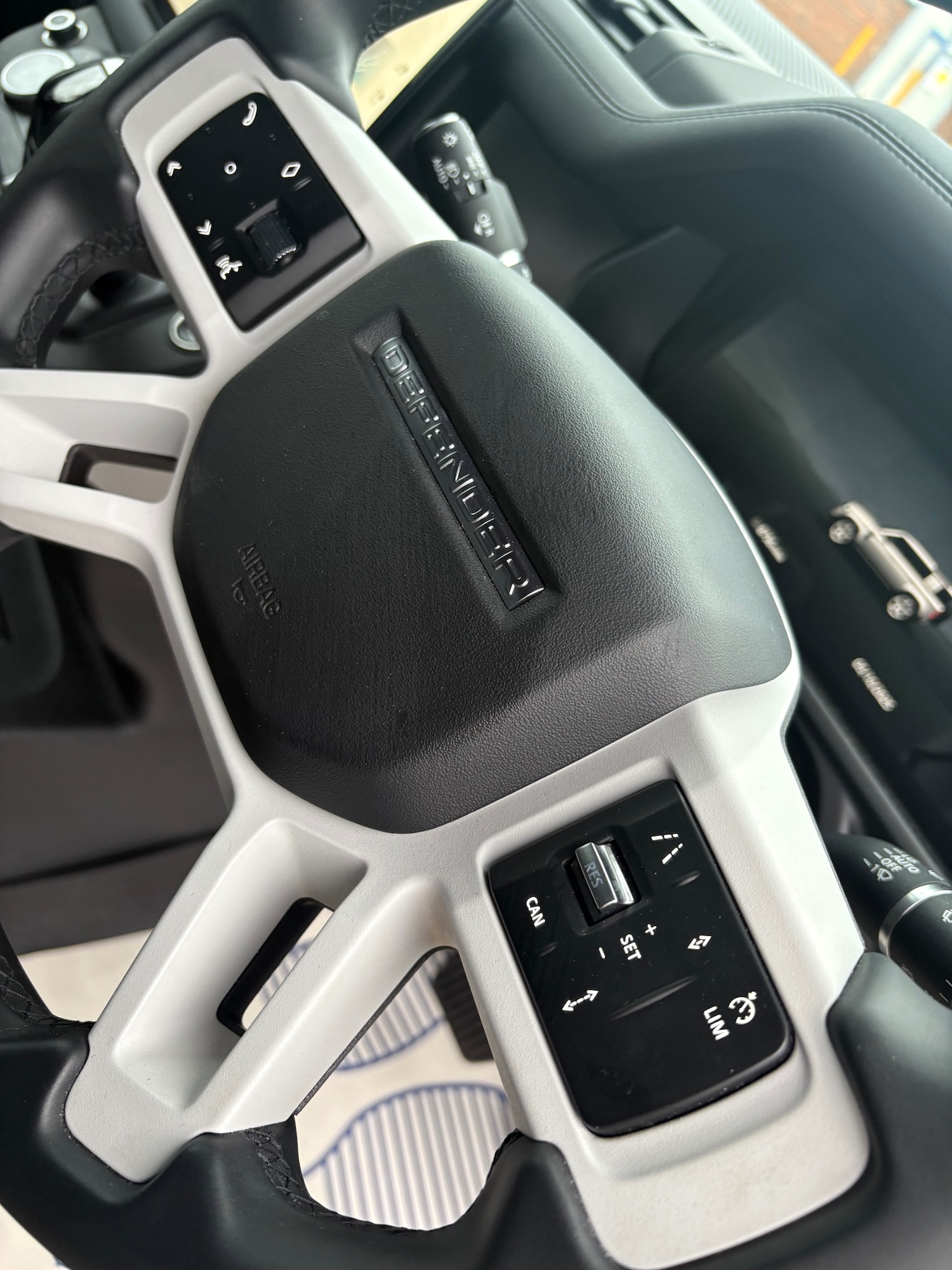 Used Land Rover Defender 2025 for sale - 76187381: Photo 17