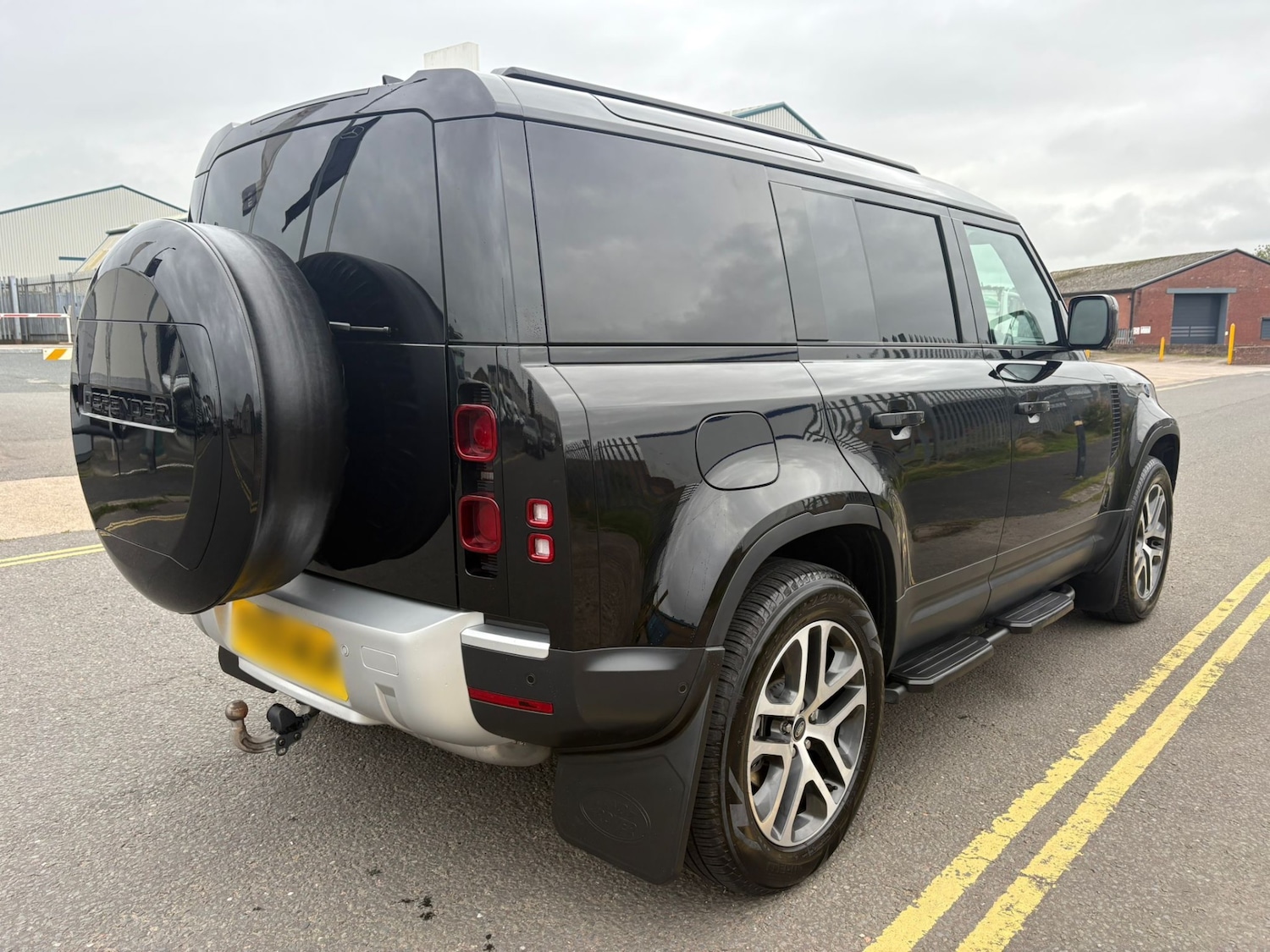 Used Land Rover Defender 2025 for sale - 76187381: Photo 4