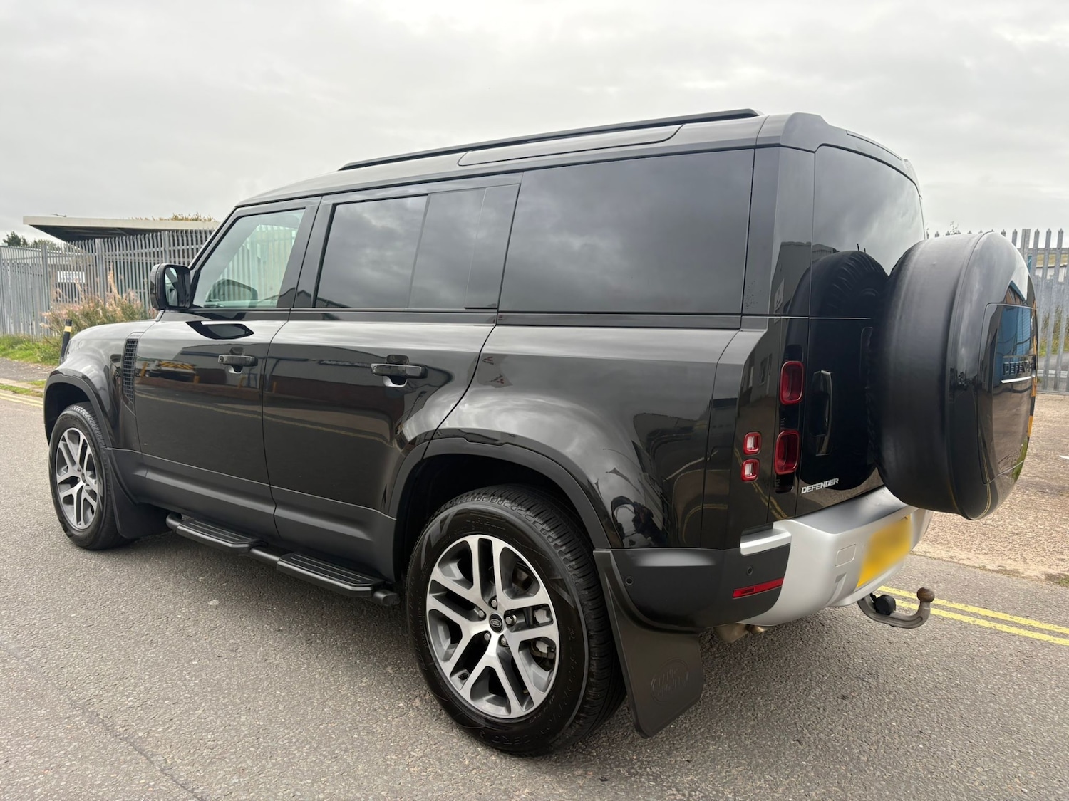 Used Land Rover Defender 2025 for sale - 76187381: Photo 5