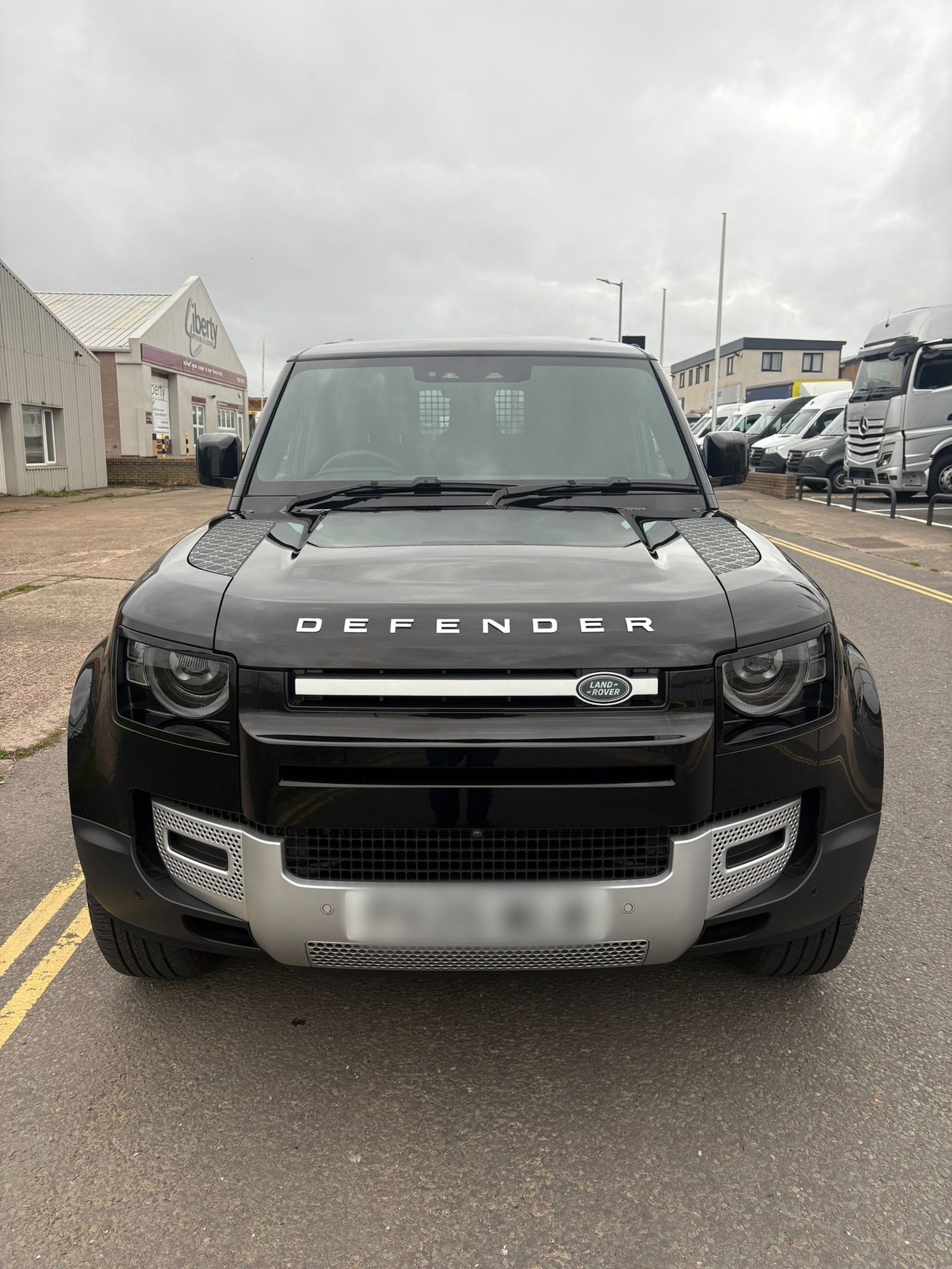 Used Land Rover Defender 2025 for sale - 76187381: Photo 6