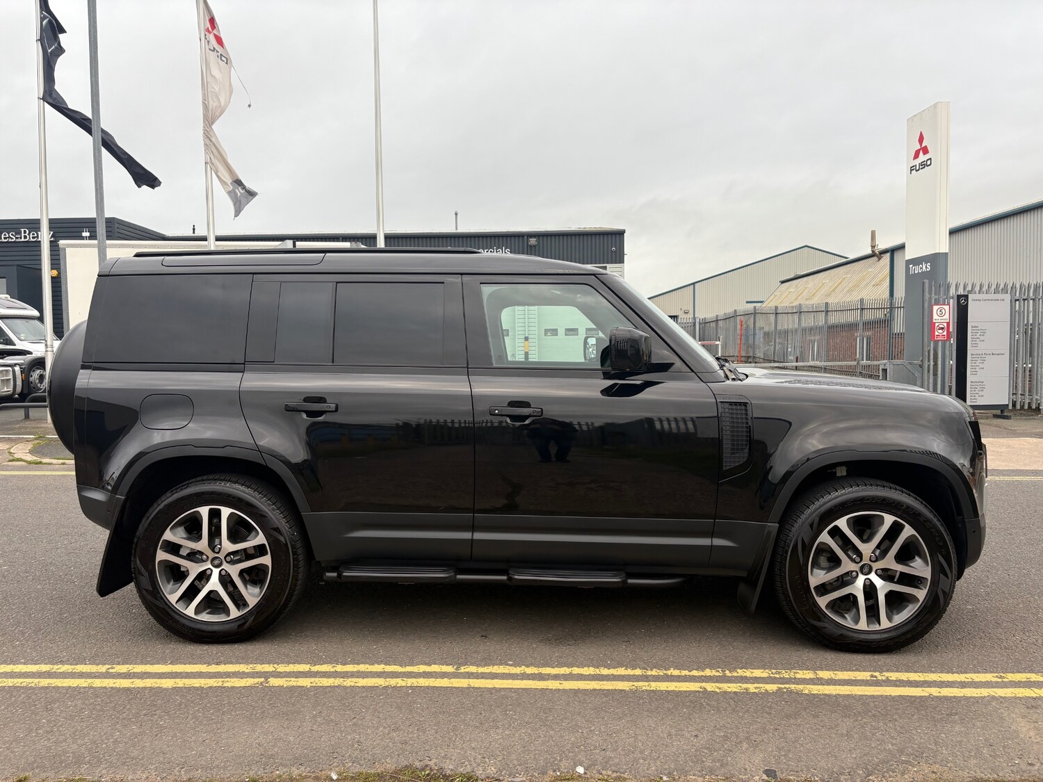 Used Land Rover Defender 2025 for sale - 76187381: Photo 7