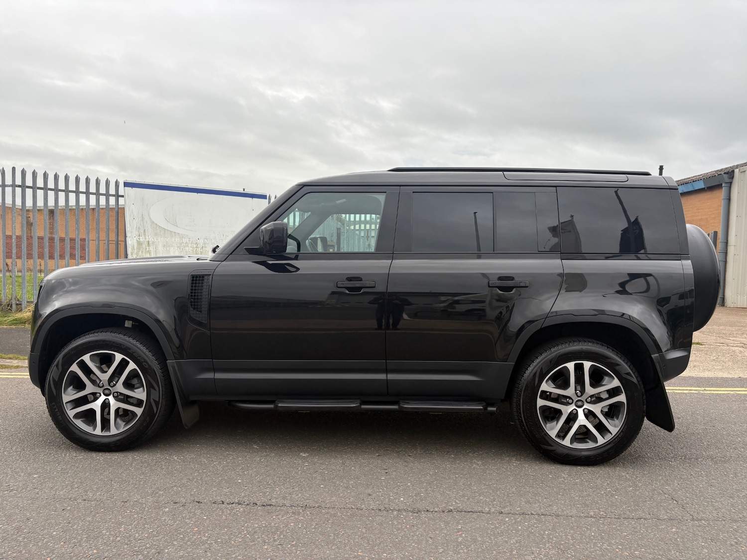 Used Land Rover Defender 2025 for sale - 76187381: Photo 8