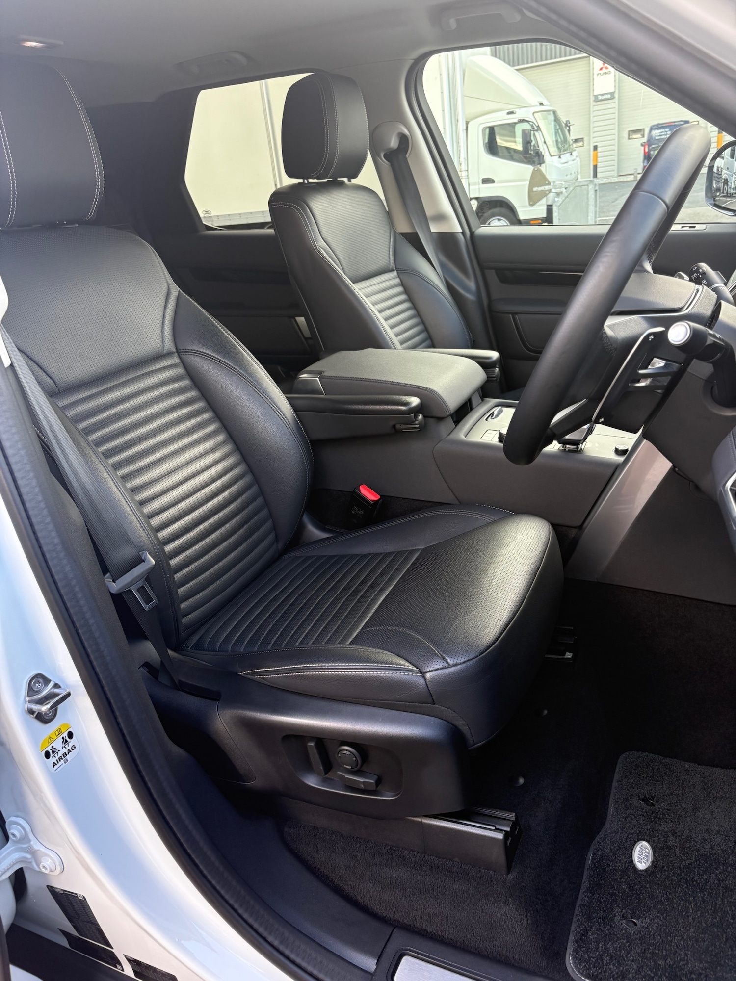 Used Land Rover Discovery 2023 for sale - 76024298: Photo 10