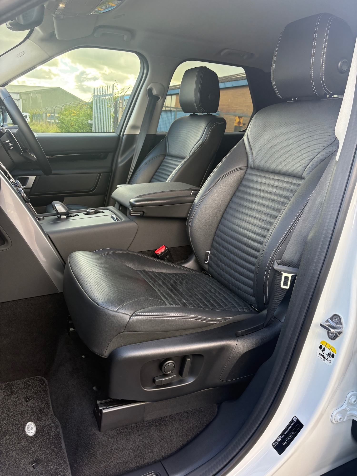 Used Land Rover Discovery 2023 for sale - 76024298: Photo 12