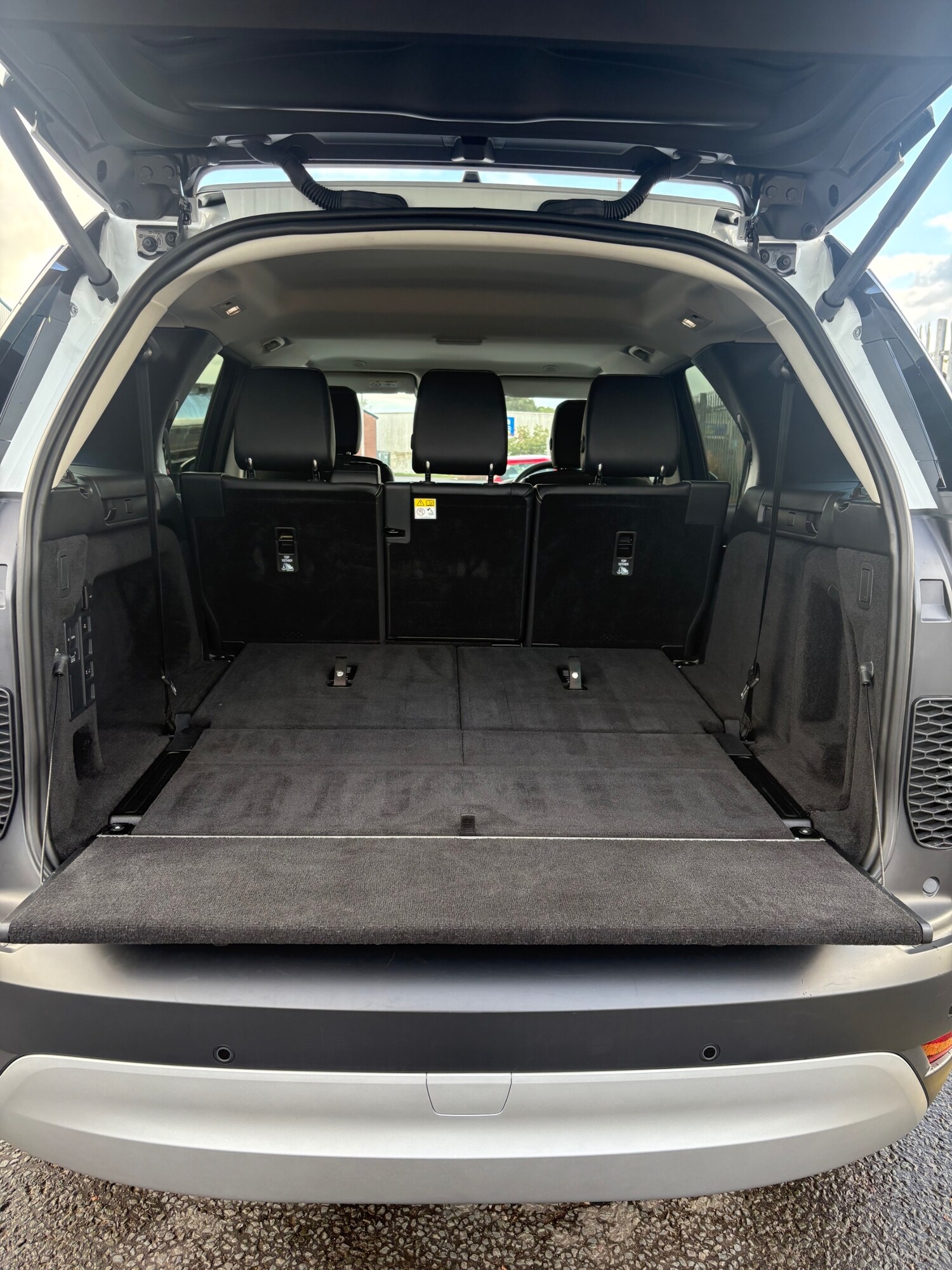Used Land Rover Discovery 2023 for sale - 76024298: Photo 17
