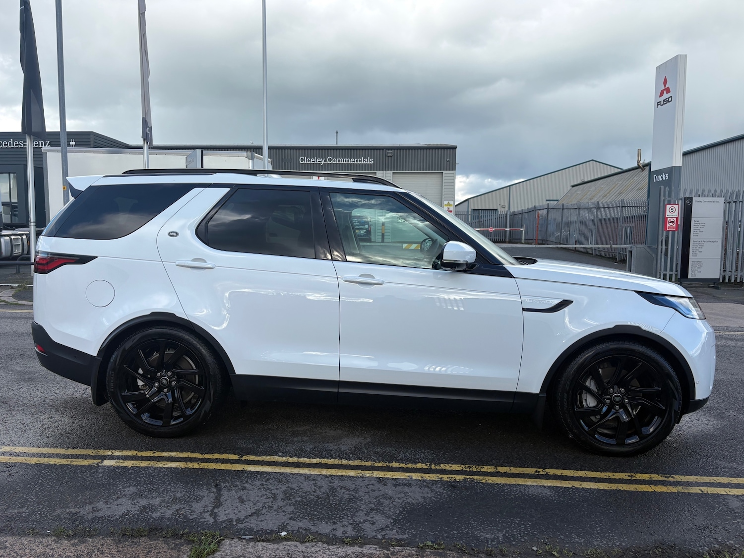 Used Land Rover Discovery 2023 for sale - 76024298: Photo 2
