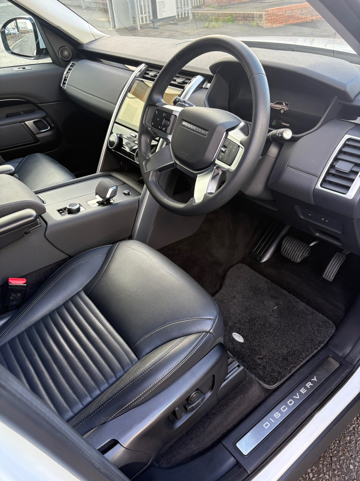 Used Land Rover Discovery 2023 for sale - 76024298: Photo 9
