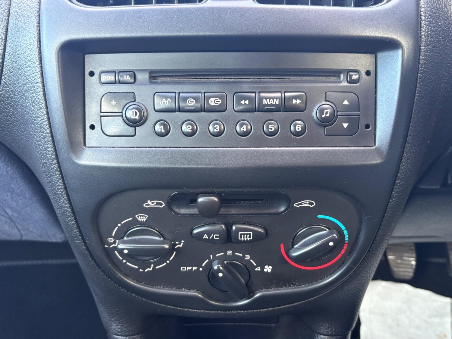 Used Peugeot 206 2002 for sale - 76389988: Photo 18