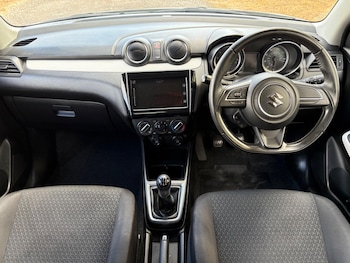 Used Suzuki Swift 2018 for sale - 79571600: Photo