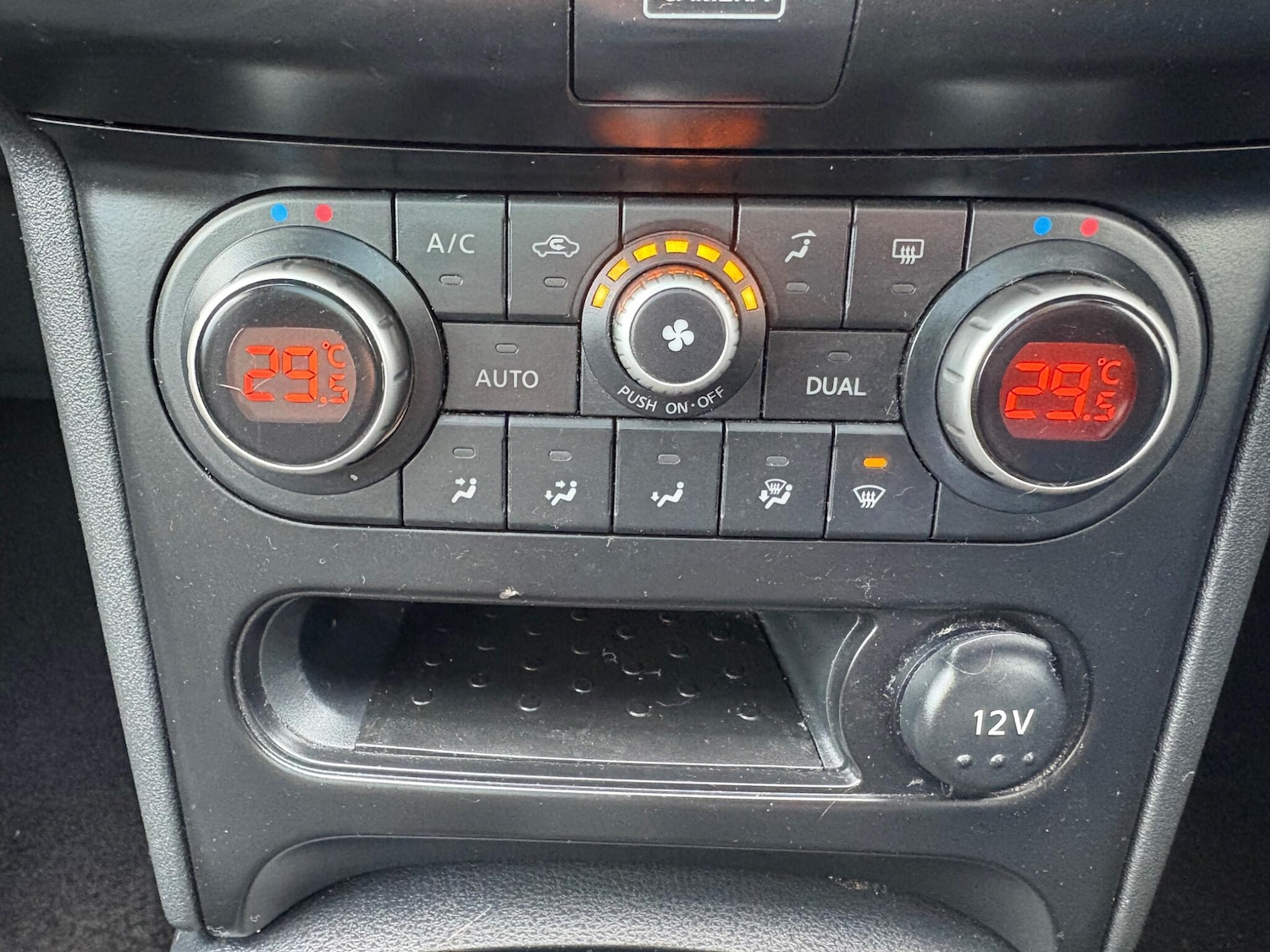 Used Nissan Qashqai 2013 for sale - 76361665: Photo 17