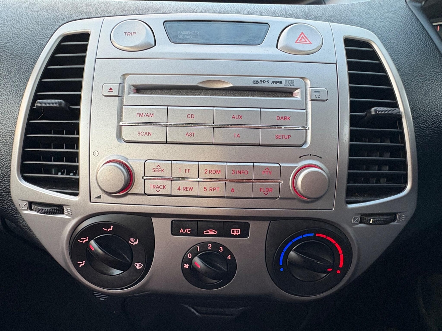 Used Hyundai i20 2010 for sale - 77178253: Photo 18