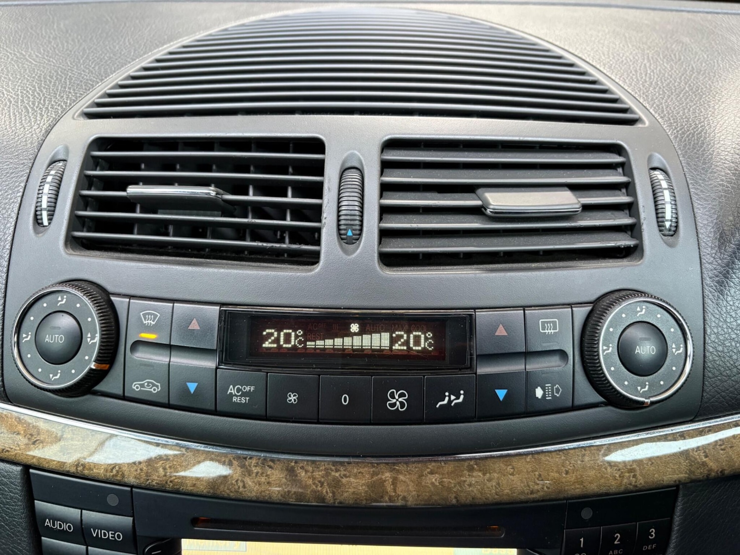 Used Mercedes-Benz E Class 2003 for sale - 77293543: Photo 19