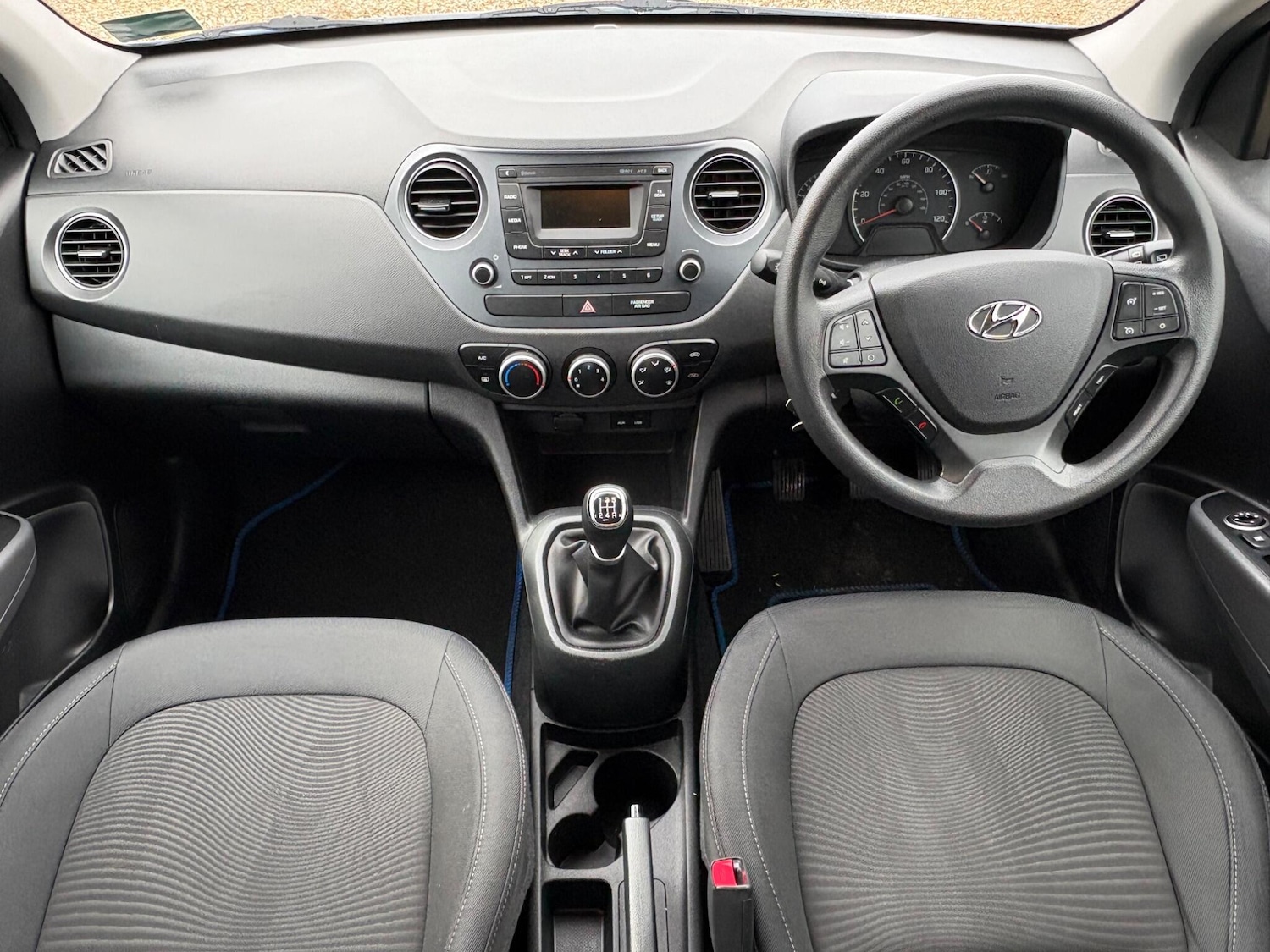 Used Hyundai i10 2017 for sale - 77405587: Photo 2