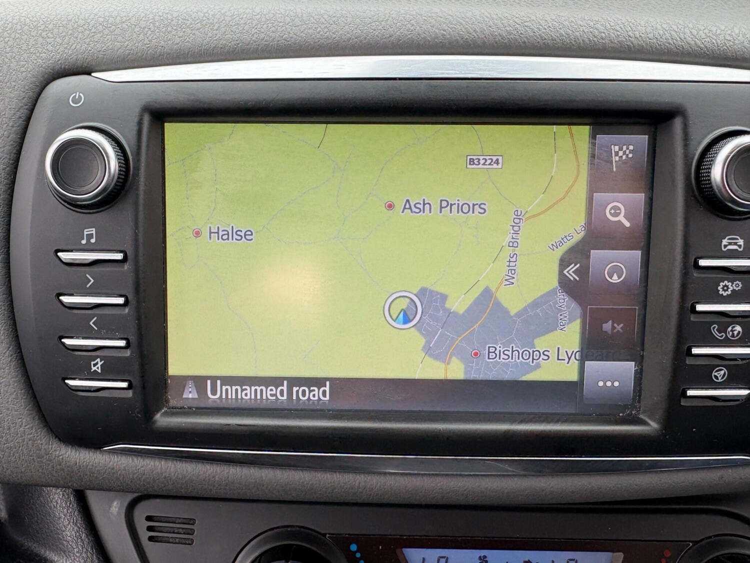 Used Toyota Yaris 2018 for sale - 78103115: Photo 16