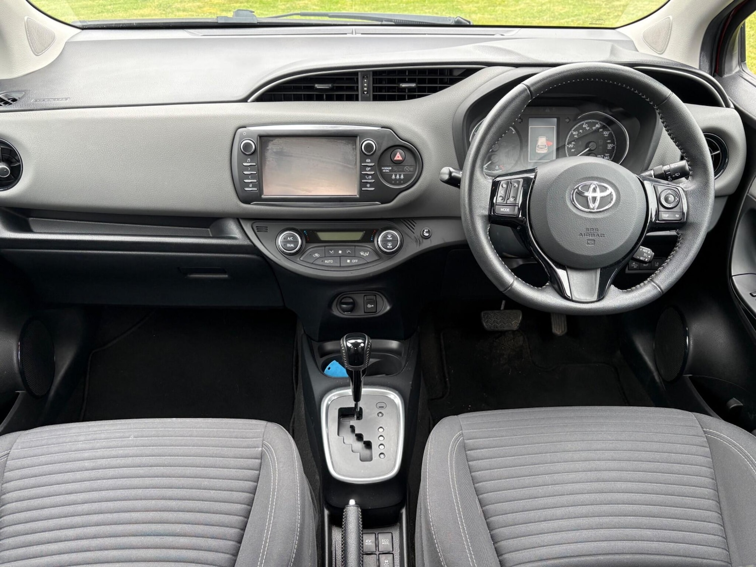 Used Toyota Yaris 2018 for sale - 78103115: Photo 2