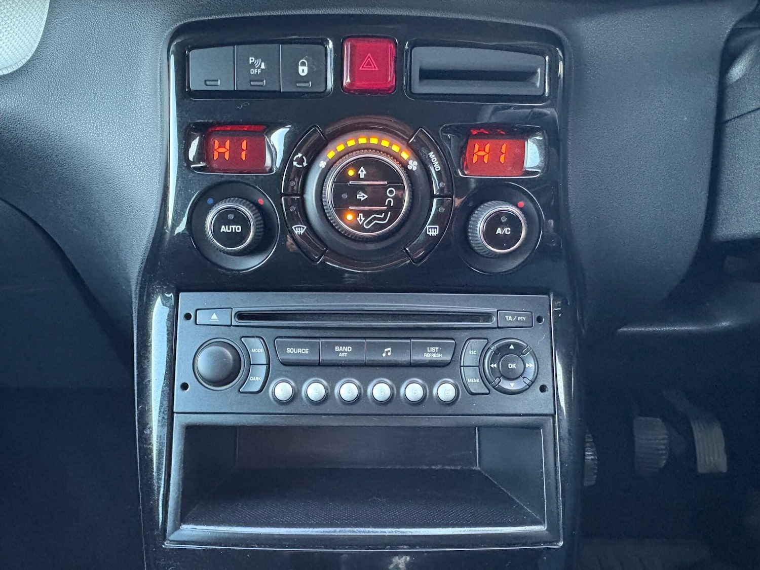 Used Citroen C3 Picasso 2010 for sale - 76574954: Photo 16