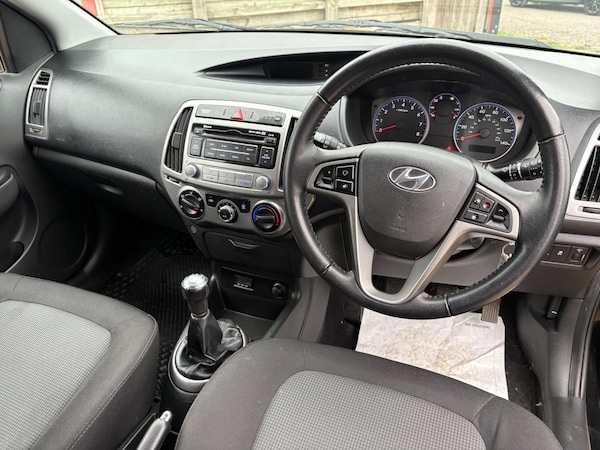 Used Hyundai i20 2014 for sale - 76285544: Photo 2