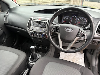 Used Hyundai i20 2014 for sale - 76285544: Photo 2