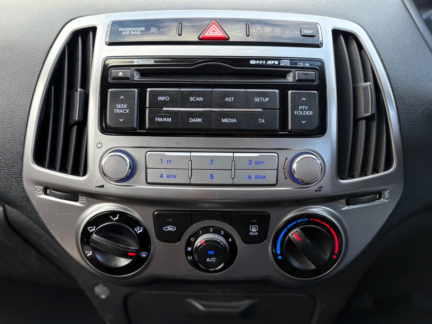 Used Hyundai i20 2013 for sale - 76691650: Photo 14