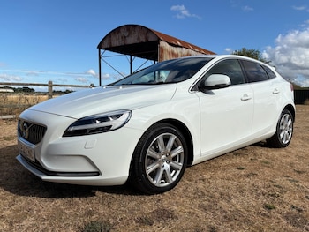 Used Volvo V40 2018 for sale - 79427505: Photo