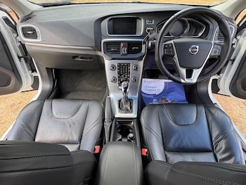 Used Volvo V40 2018 for sale - 79427505: Photo