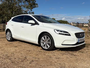 Used Volvo V40 2018 for sale - 79427505: Photo
