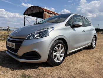 Used Peugeot 208 2018 for sale - 79238182: Photo