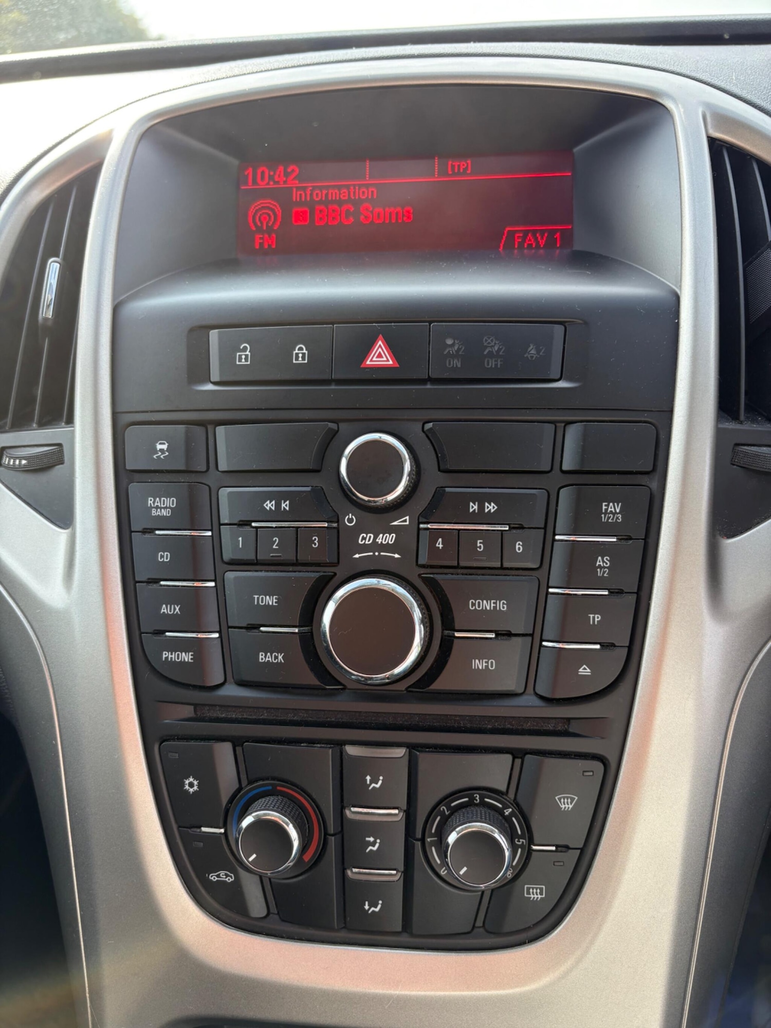 Used Vauxhall Astra 2011 for sale - 76139968: Photo 17
